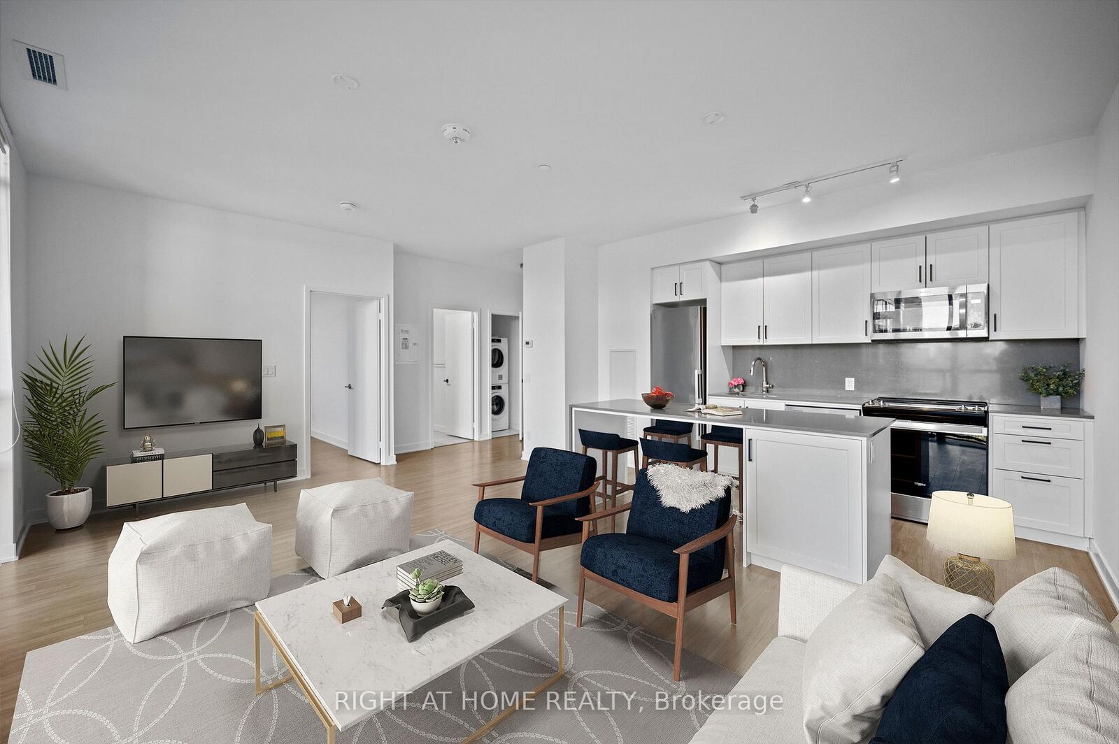 Property Photo:  681 Yonge Street 630  ON L9J 0K1 