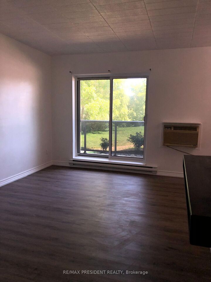 Property Photo:  29 West Avenue W 111  ON N2M 5E4 