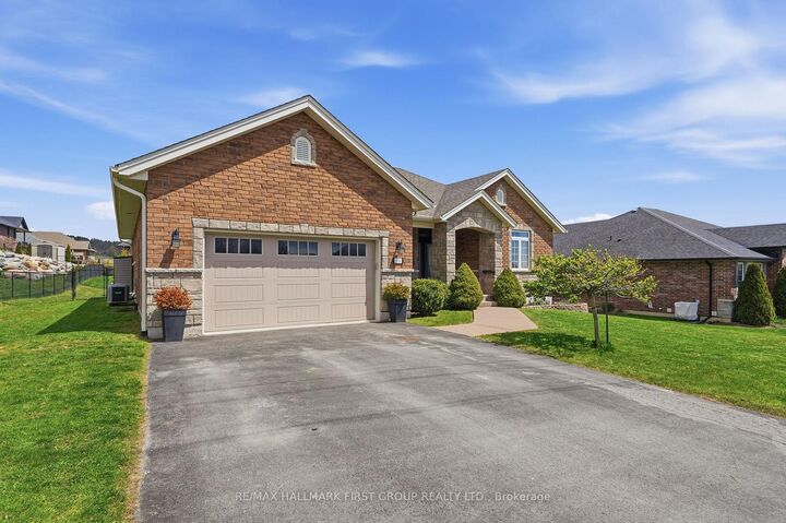 Property Photo: 113 Pinnacle Street ON K0K 1H0