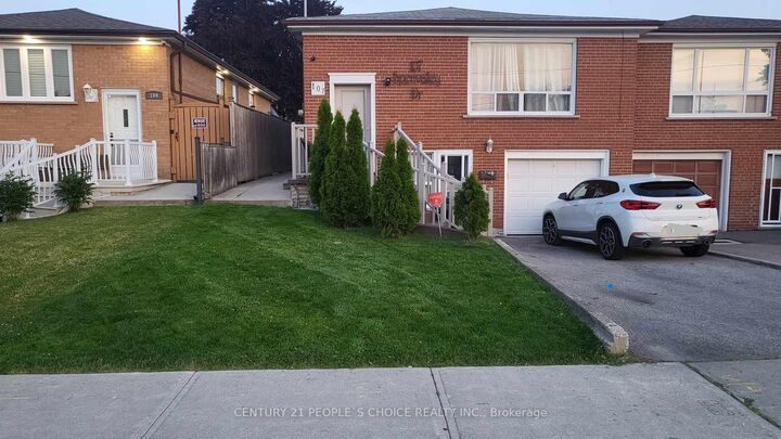Property Photo:  107 Spenvalley Drive Main  ON M3L 1Z4 