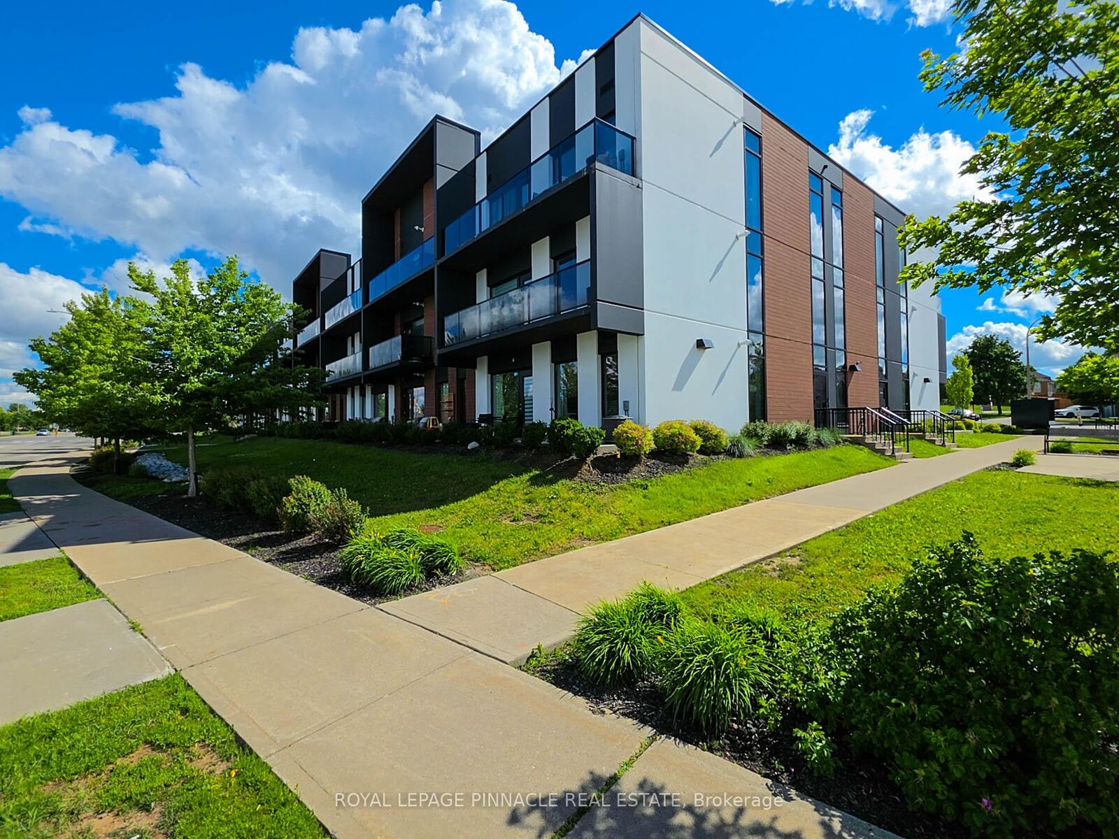 Property Photo: 5 Wake Robin Drive 101 ON N2E 0H6