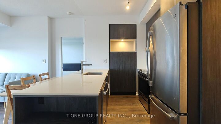 Property Photo:  2520 Eglinton Avenue 722  ON L5M 0Y4 