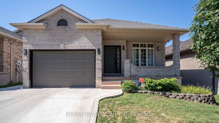 857 Cresthaven Crescent — photo 1