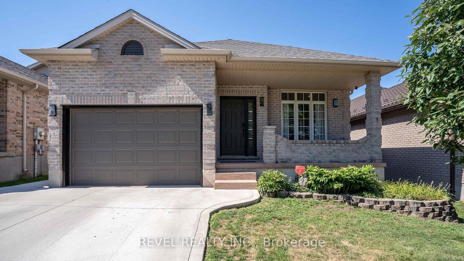 Property Photo:  857 Cresthaven Crescent  ON N6K 4W4 
