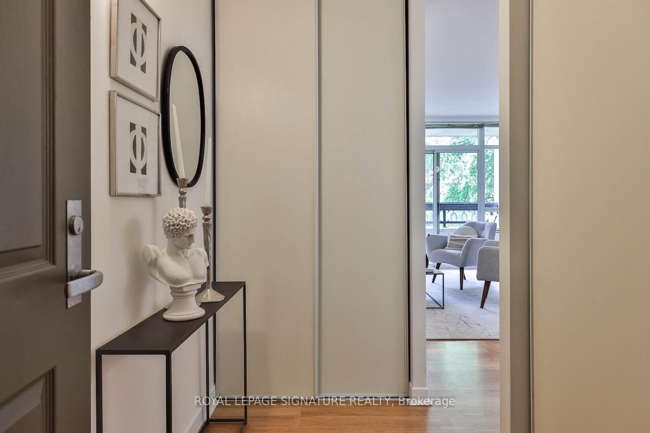 Property Photo:  284 Bloor Street W 206  ON M5B 2L4 