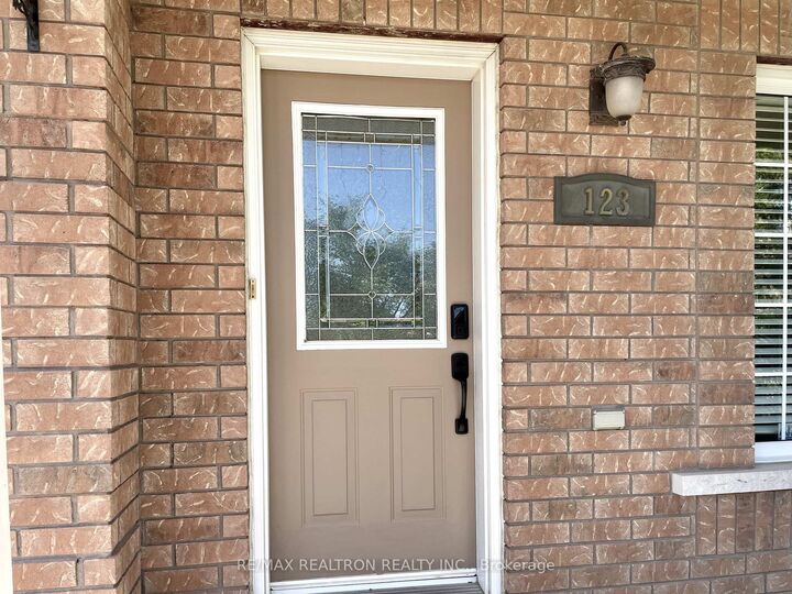 Property Photo:  123 Woodbury Crescent  ON L3X 2T3 