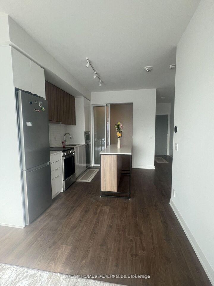 Property Photo: 30 Upper Mall Way 3303 ON L4J 0L7