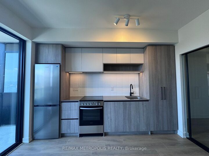 Property Photo:  181 Sterling Road 1418  ON M6R 2B2 