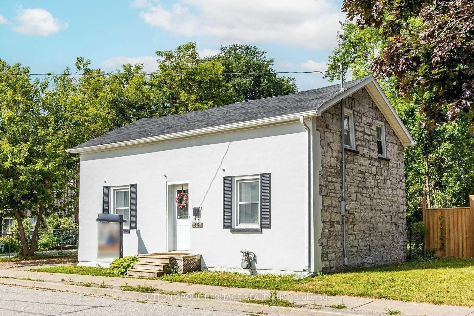 Property Photo:  1612 Dufferin Street  ON L1N 1B2 