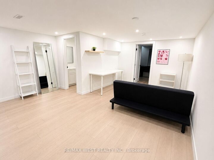Property Photo:  202 Perth Avenue 5  ON M6P 3X8 