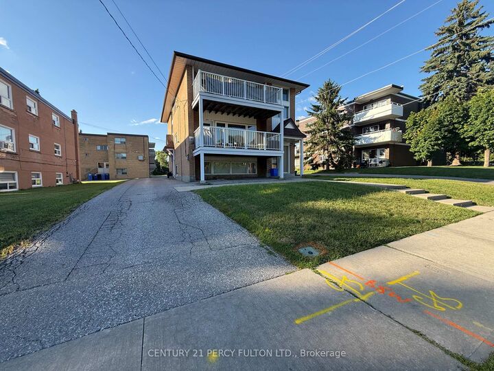 Property Photo:  706 Dunlop Street W 3  ON L1N 1V5 