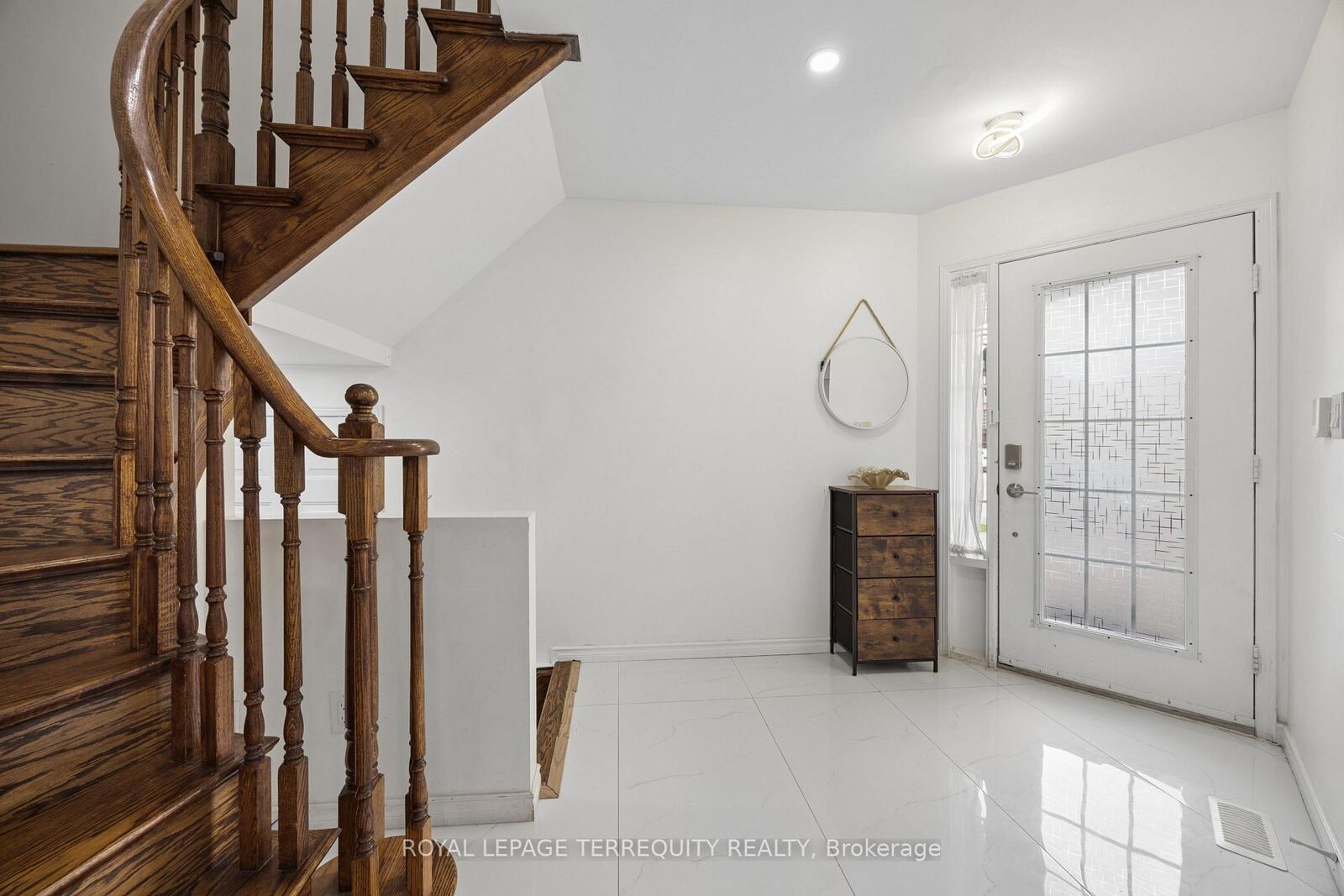 Property Photo: 7339 Black Walnut Trail ON L5N 7M3