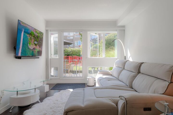 Property Photo:  99 Chapel St #207  BC V9R 5H3 