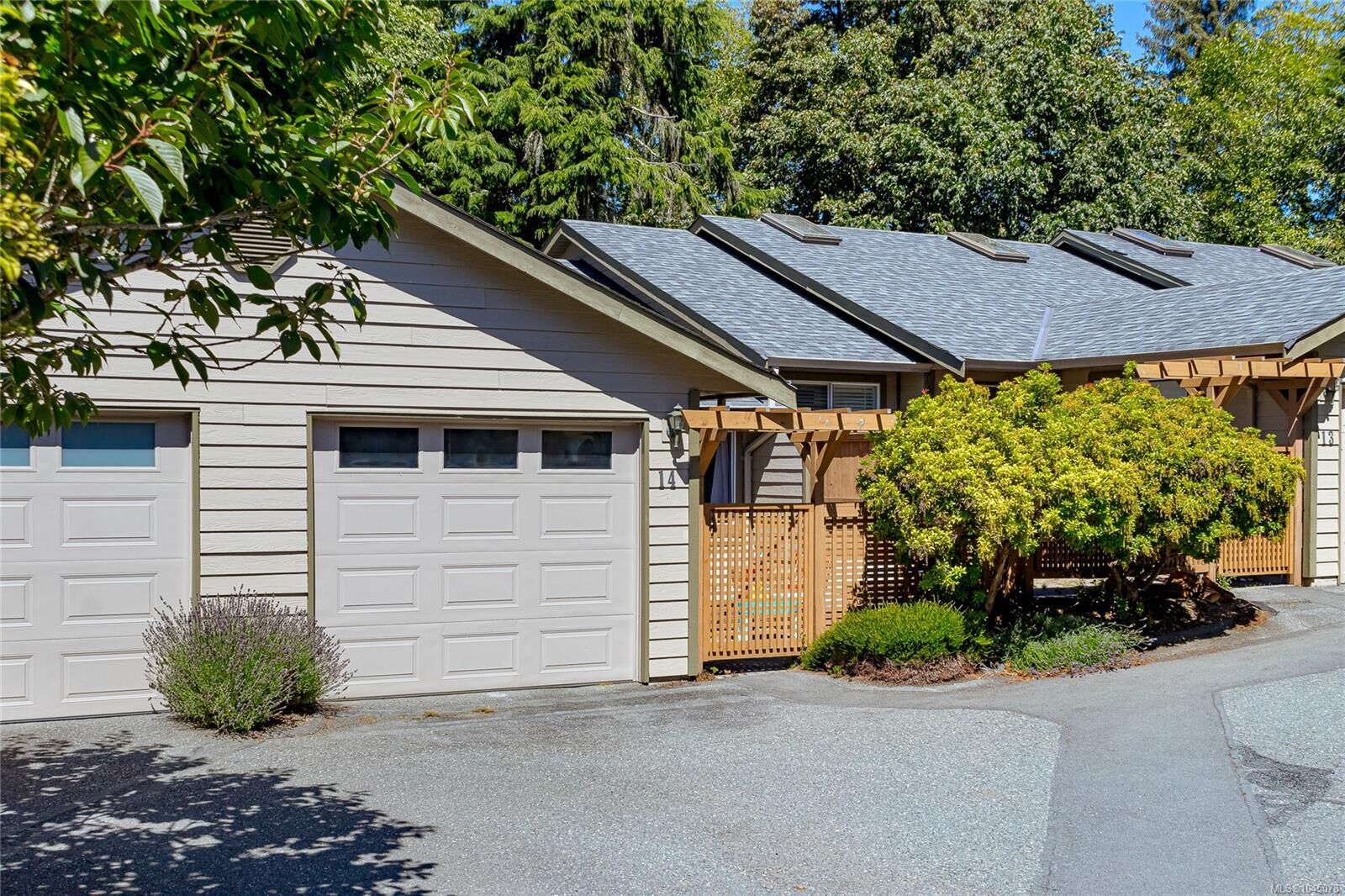 Photo de la propriété:  2190 Drennan St #14  BC V9Z 1J4 