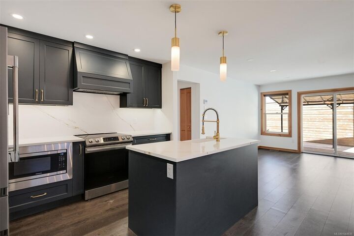 Property Photo: 1629 Kristin Way BC V0R 2W3