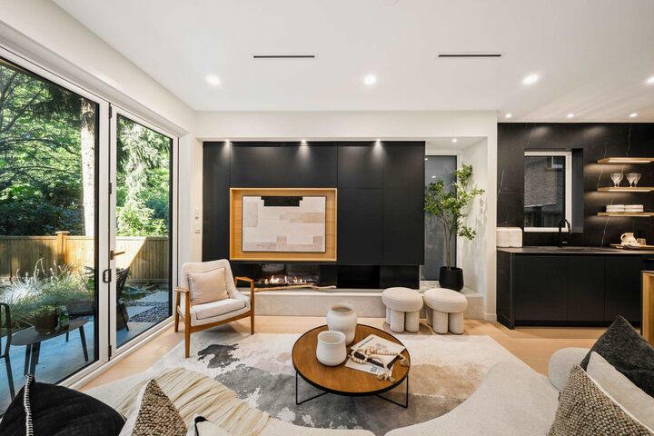 Property Photo: 2764 W 14 Avenue 1 BC V6K 2X2