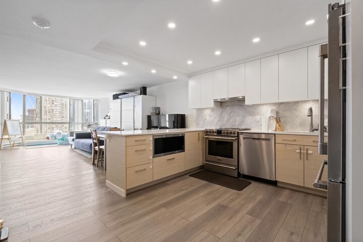 Property Photo:  4350 Beresford Street 1404  BC V5H 4K9 