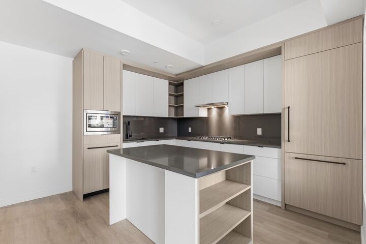 Property Photo: 2268 E Broadway 102 BC V5N 0L2