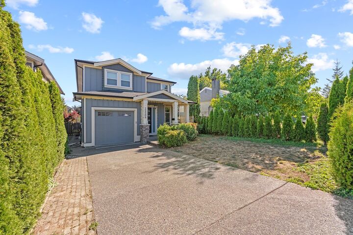 15568 Russell Avenue — photo 1