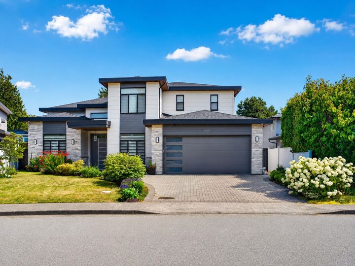 8080 Fairdell Crescent — photo 1