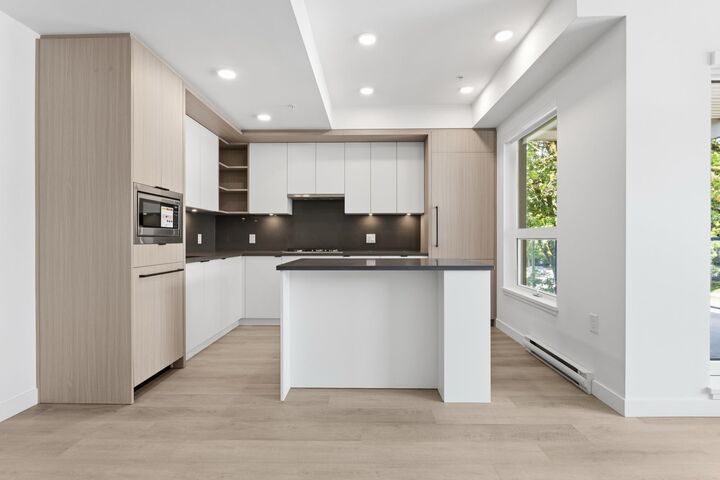 Property Photo: 2268 E Broadway 203 BC V5N 0L2