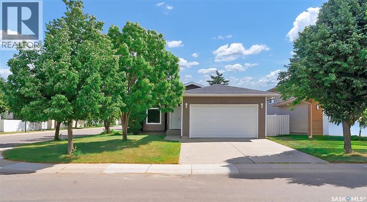 Property Photo:  303 Haslam Crescent  SK S7S 1E4 