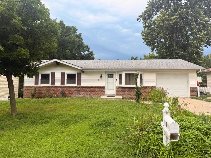 Property Photo:  7 E Alhambra Dr  MO 65203 