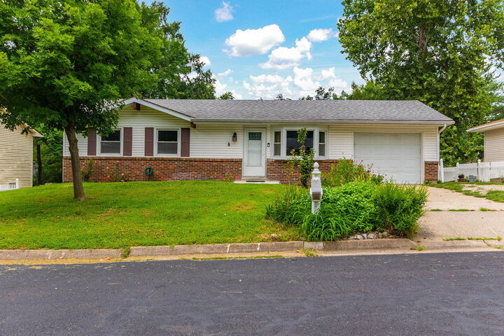 Property Photo:  7 E Alhambra Dr  MO 65203 