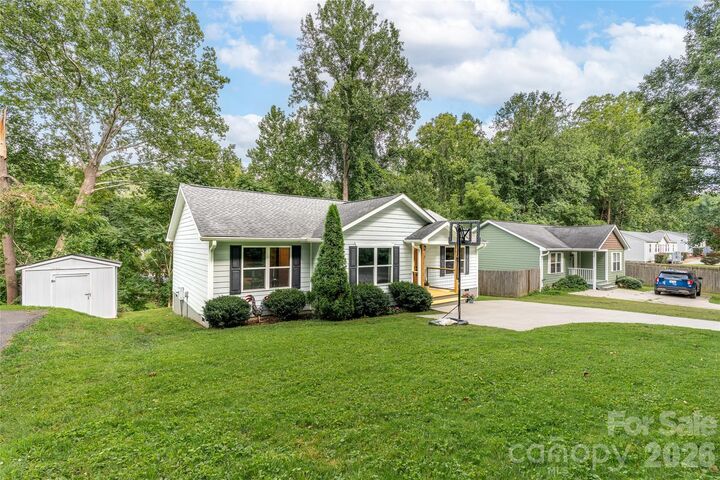 Property Photo: 102 Iris Street NC 28803