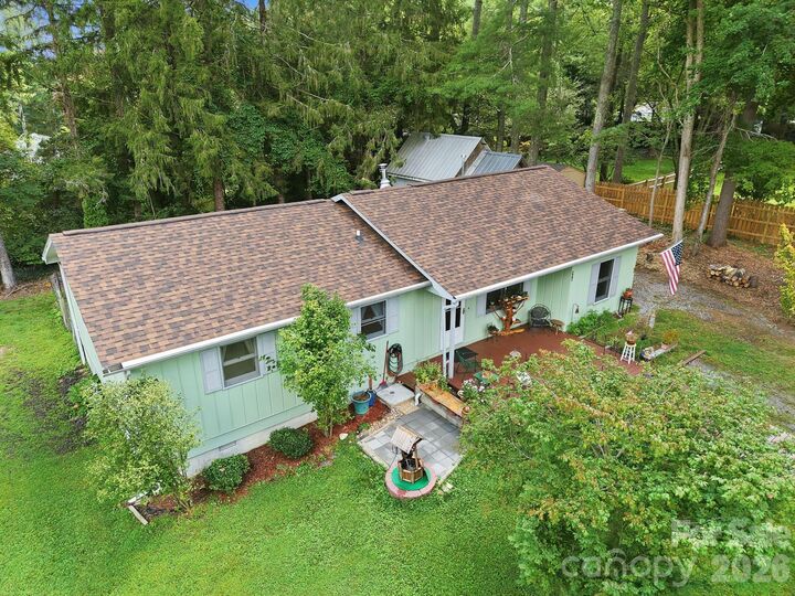 Property Photo: 473 King William Road NC 28739