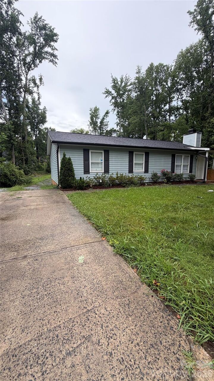 Property Photo: 6625 Cool Water Court NC 28215