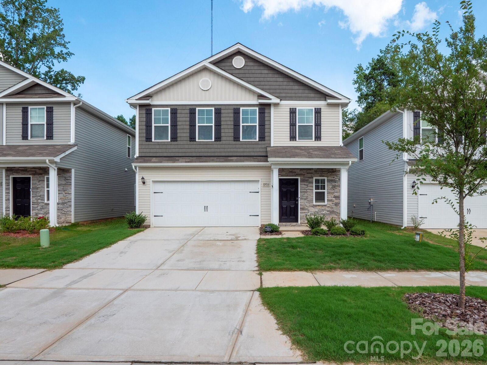 Property Photo: 7203 Stoney Wood Lane NC 28215