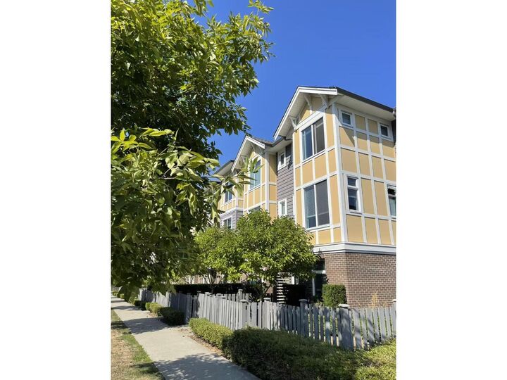 9817 161A Street — photo 1