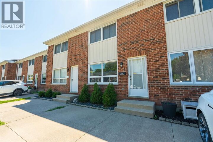 Photo de la propriété:  301 Edgewood Street 2  ON N7S 4X7 