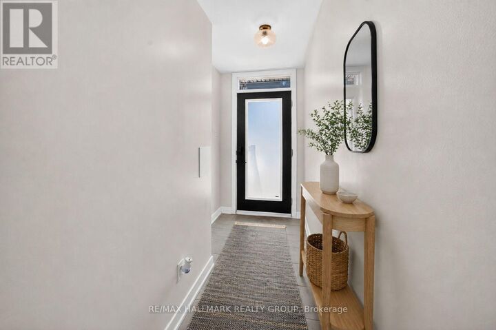 Property Photo:  575 Takamose Private  ON K1K 4Z4 