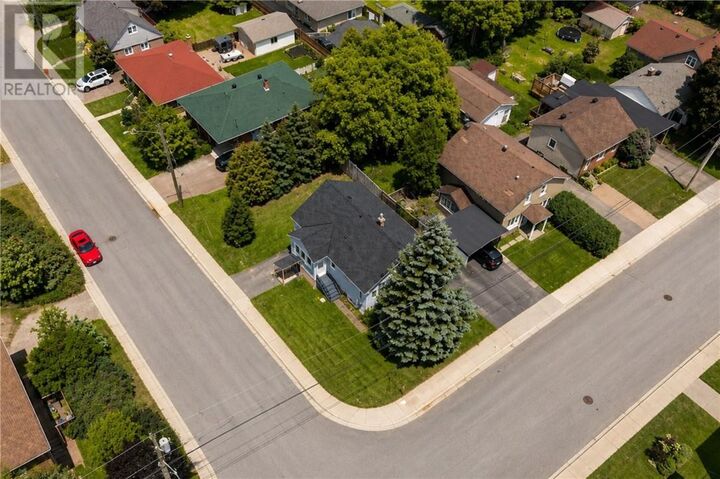 Property Photo:  582 Ash Street  ON P3C 2A6 