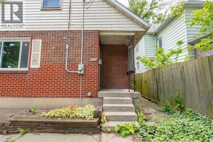Photo de la propriété: 292 Christina Street South ON N7T 2N5