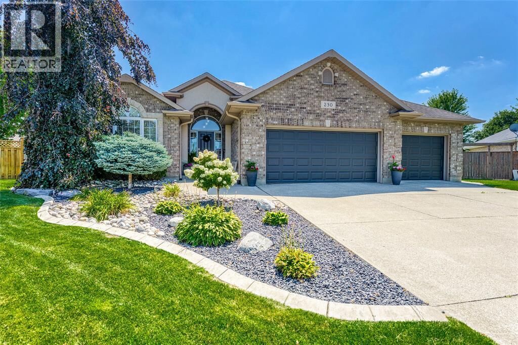 Property Photo: 230 Pebble Beach Court ON N7W 1C8