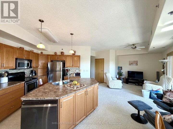 Property Photo:  5 Bay Road 401  ON P9N 3P3 