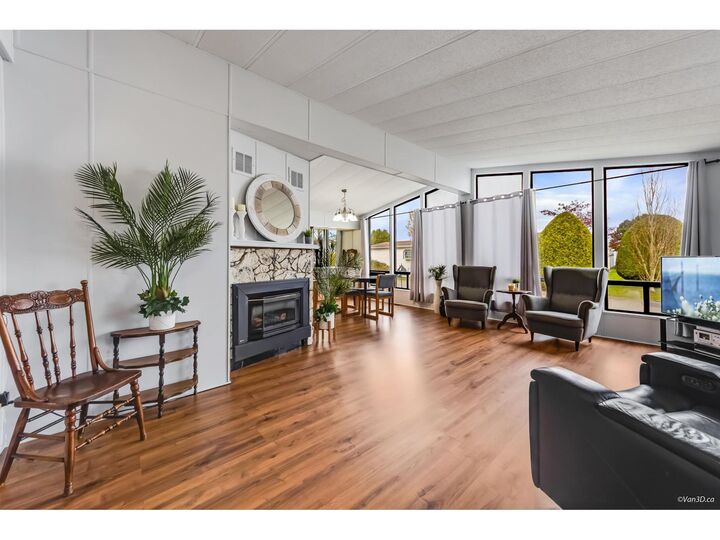 Property Photo:  2120 King George Boulevard 18  BC V4A 6Y8 