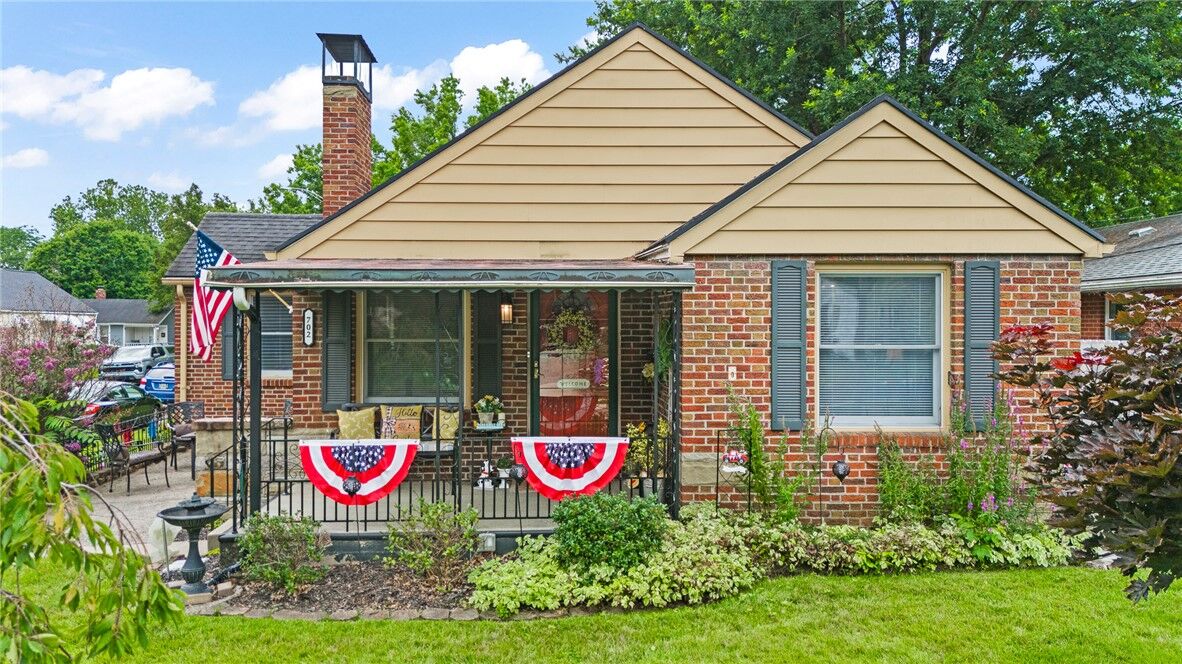 Property Photo: 702 W Market Street OH 45373