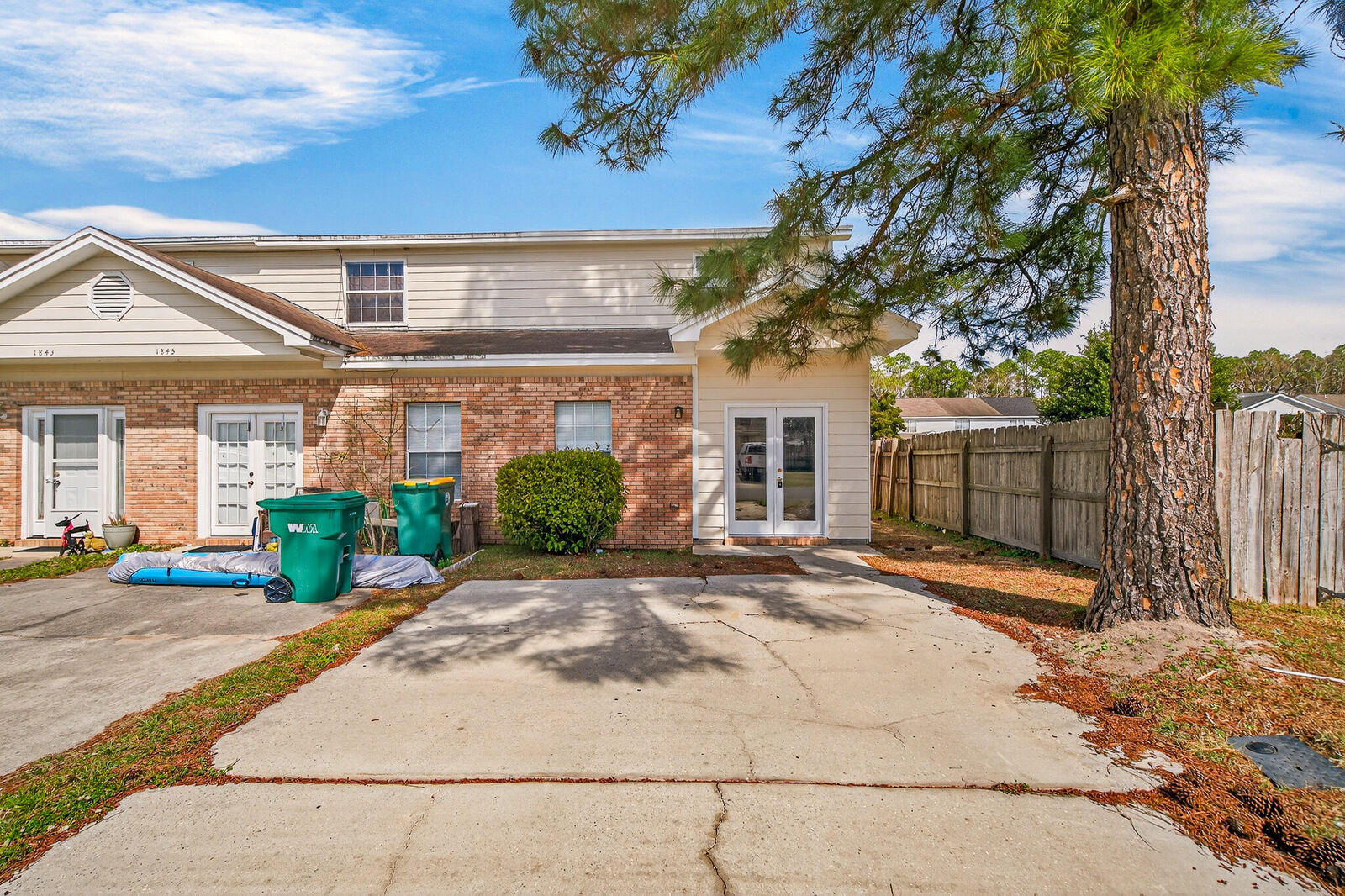 Property Photo:  1847 Whispering Oaks Lane  FL 32547 