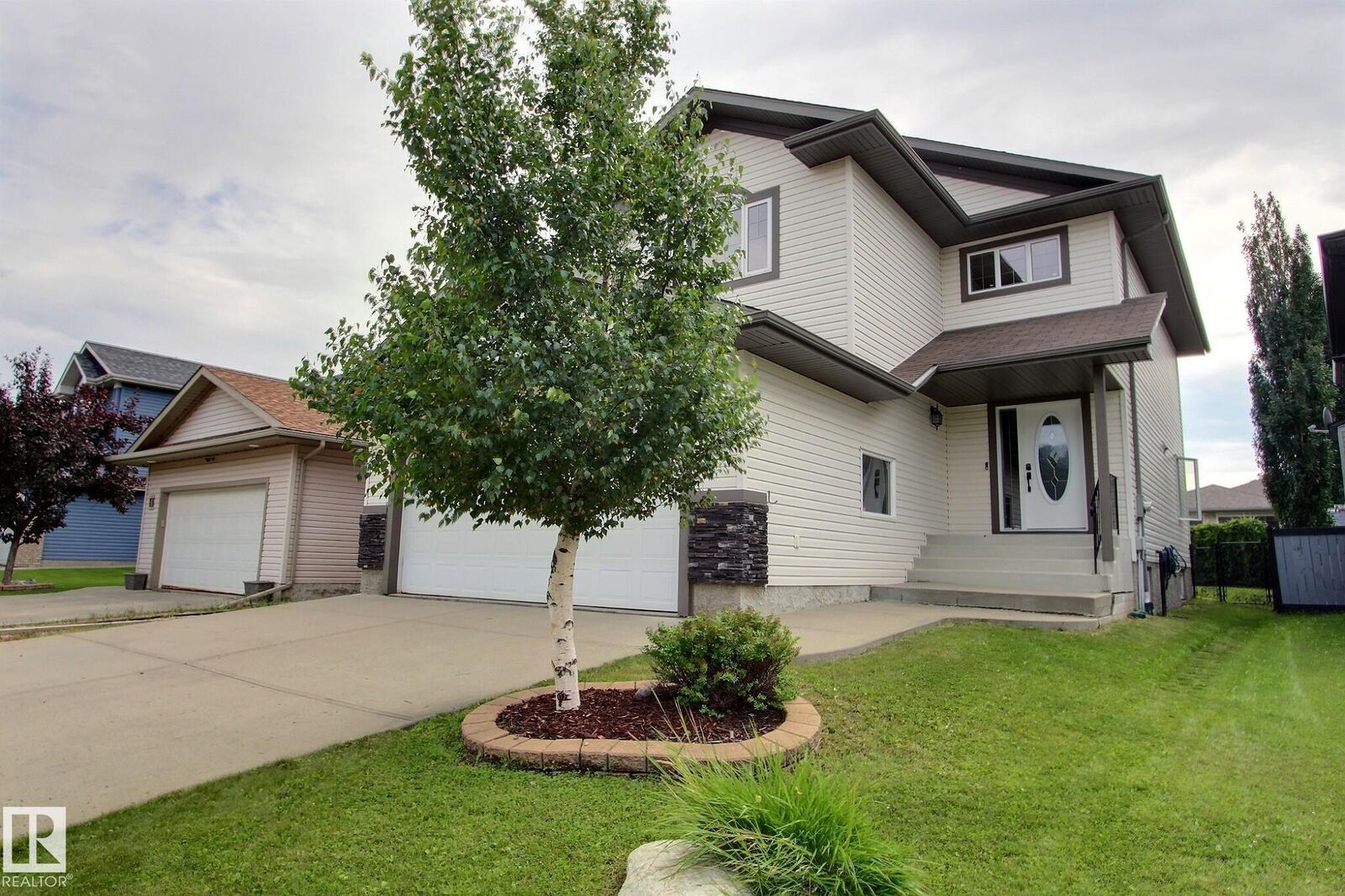 Property Photo: 10 Birchmont Crescent AB T9E 8S3