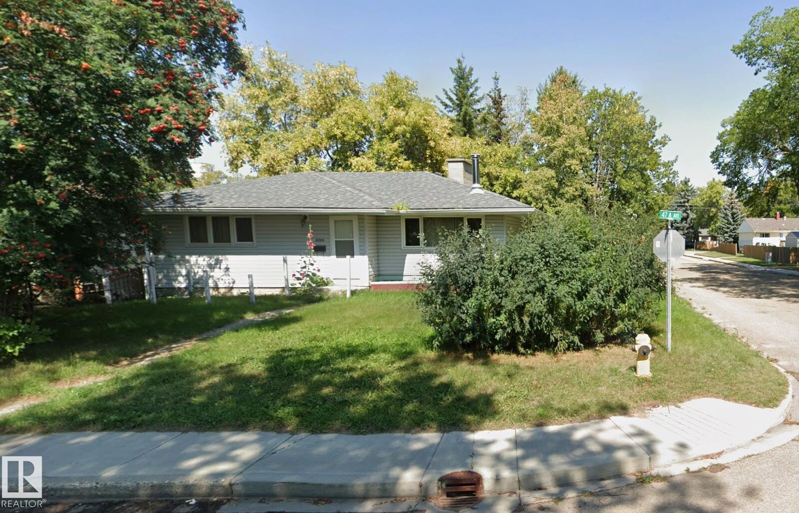 Property Photo: 5502 47A Avenue AB T9A 0M1
