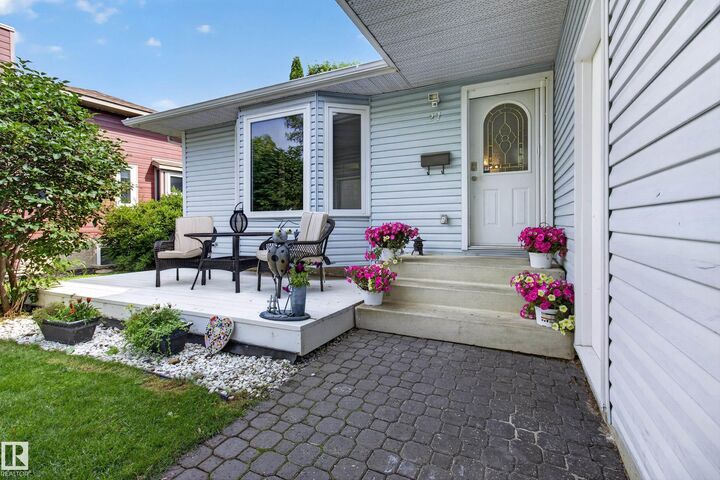 27 Highcliff Road — photo 1