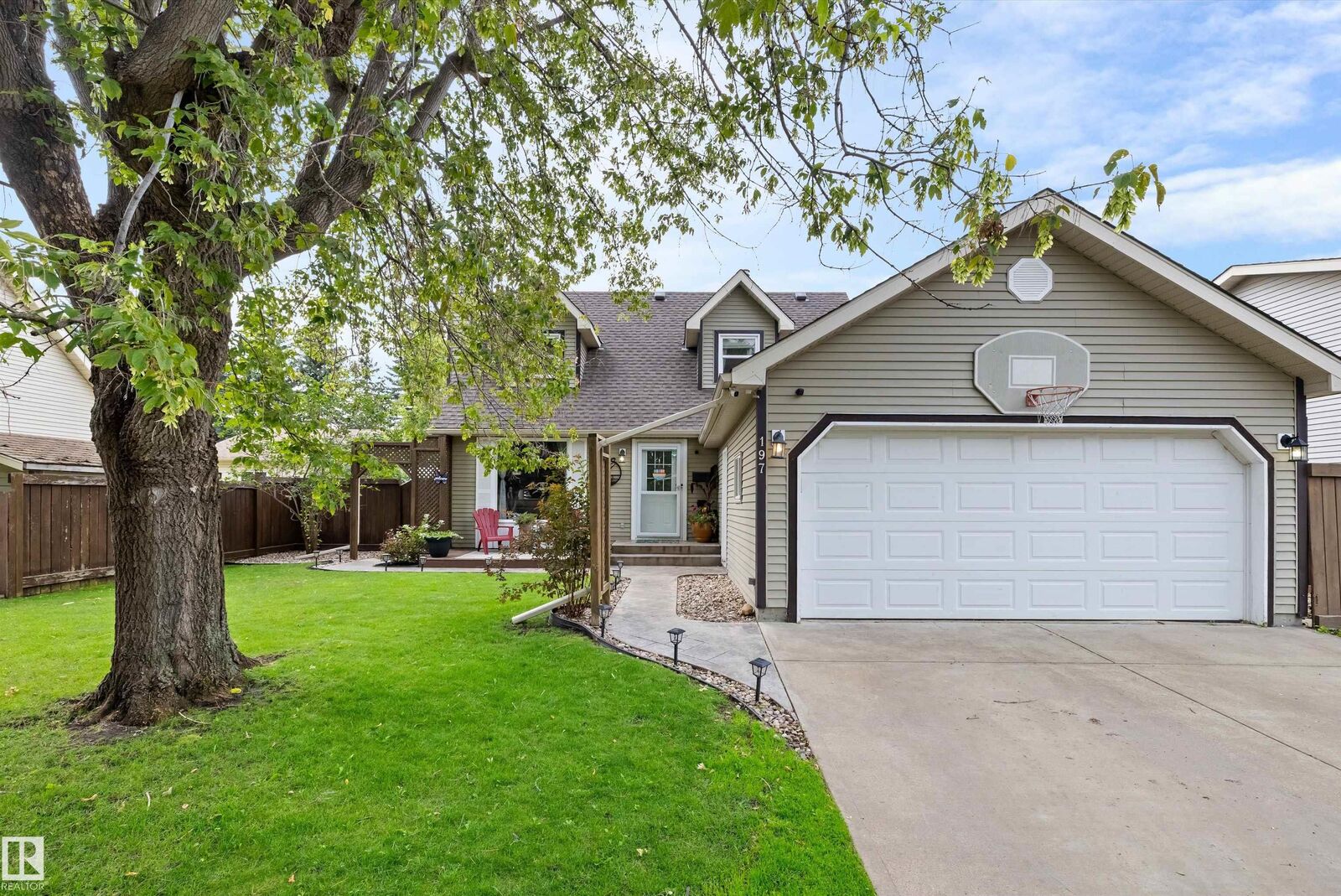 Property Photo: 197 Greenwood Drive AB T7X 1Z1