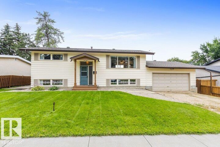 Property Photo: 10 Scarboro Place AB T8N 0H8