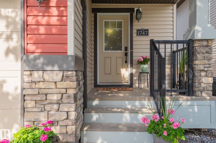 Property Photo: 1747 Hammond Crescent NW AB T6M 0K4
