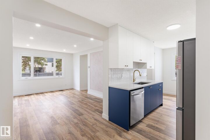 Property Photo:  224 Callingwood Two Two NW  AB T5T 1A3 