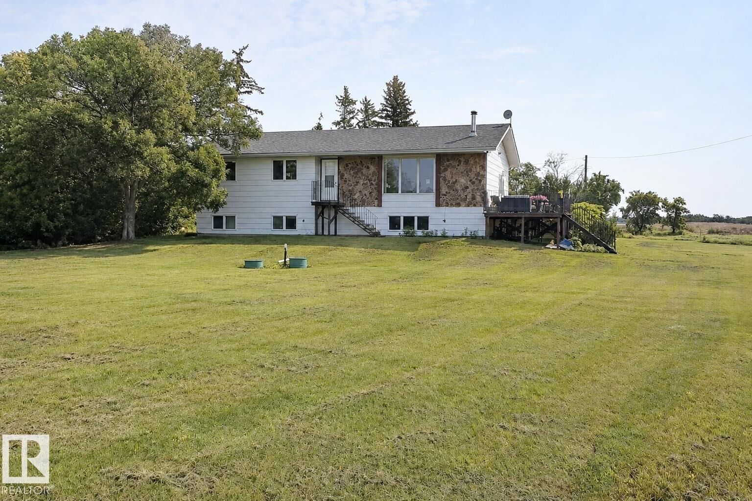 Property Photo: 532077 Rr180 AB T0B 3H0